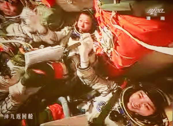 Chinese President Praises Astronauts in Special Space Call
